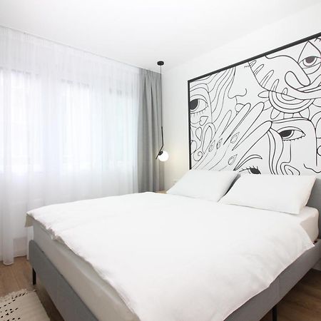 Meeting Point Apartment Сараево Екстериор снимка
